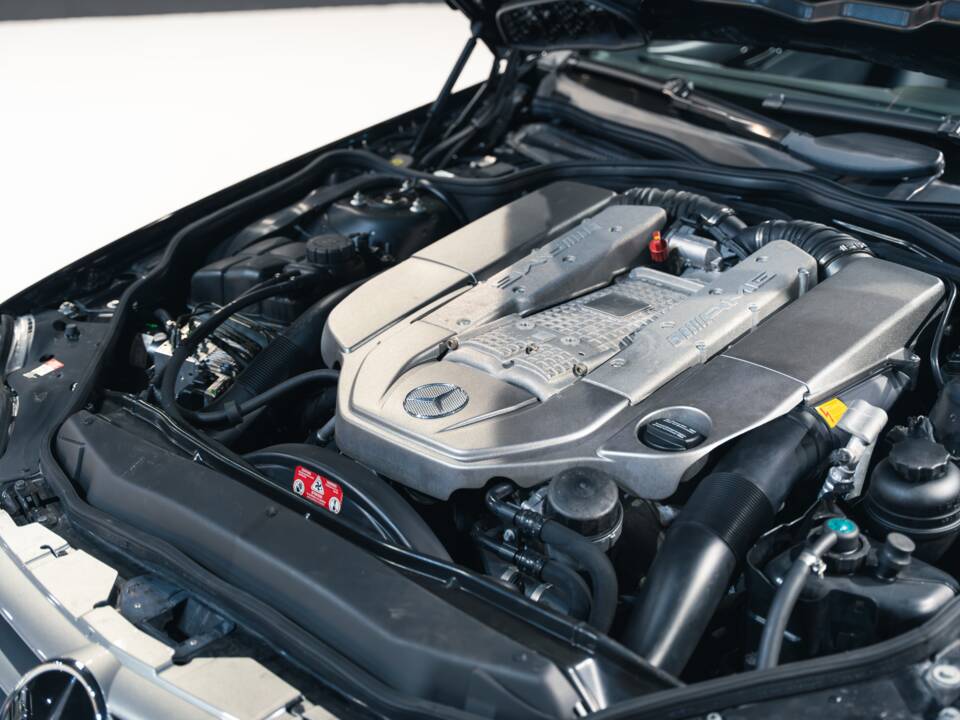 Image 18/31 of Mercedes-Benz SL 55 AMG (2003)