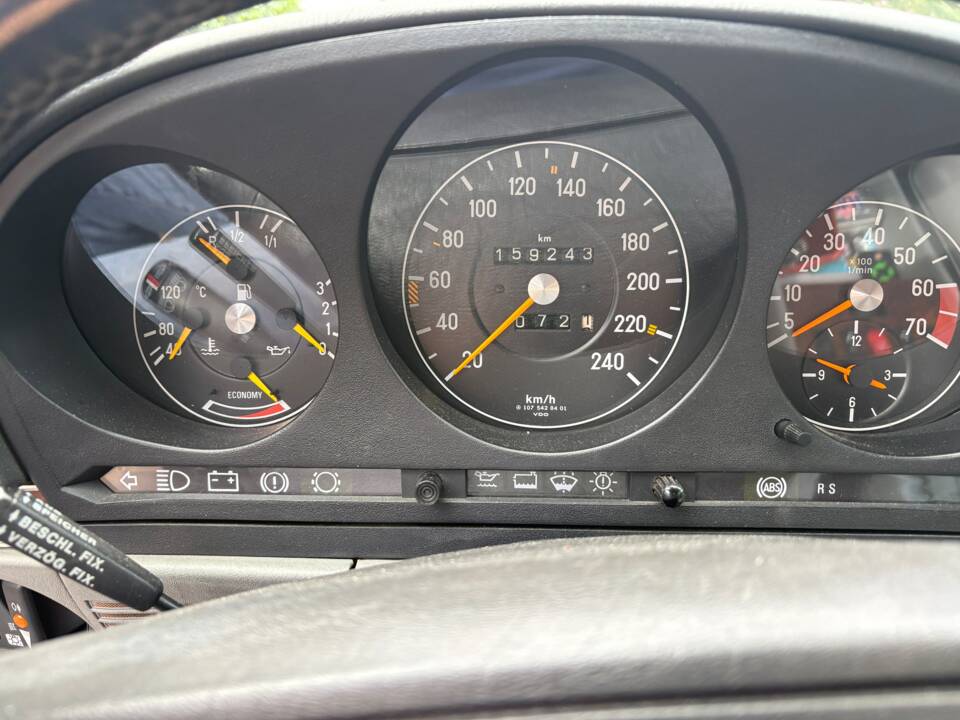 Image 10/14 of Mercedes-Benz 500 SL (1986)