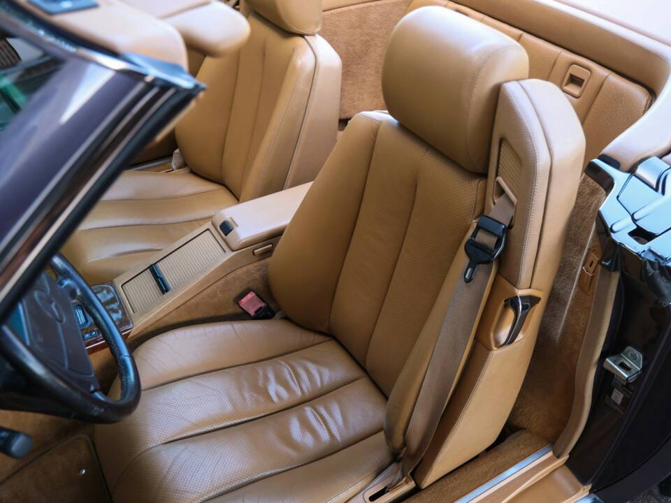 Image 45/50 of Mercedes-Benz 500 SL (1990)