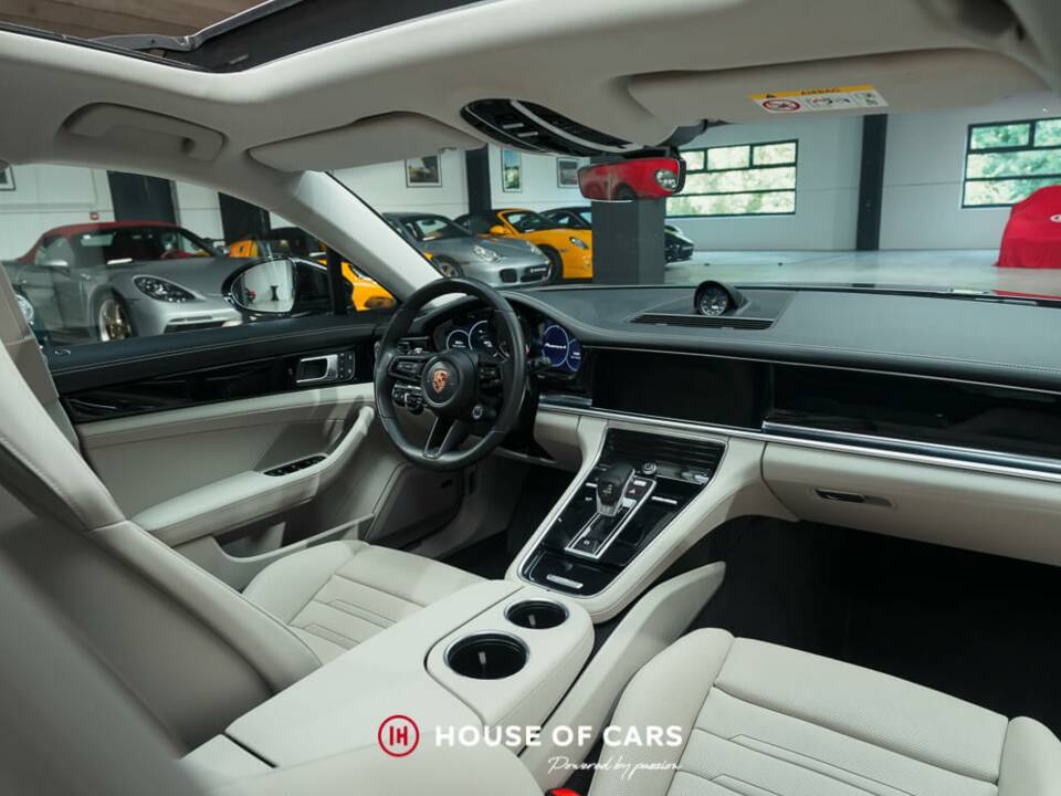 Image 17/25 of Porsche Panamera 4 E-Hybrid (2022)