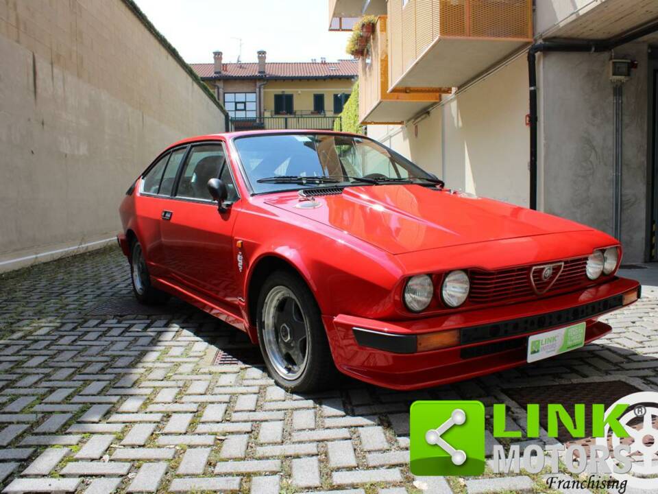 Bild 9/10 von Alfa Romeo GTV 2.0 (1983)