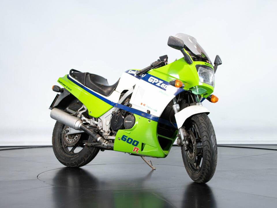Image 4/36 of Kawasaki GPZ 600 R (1985)