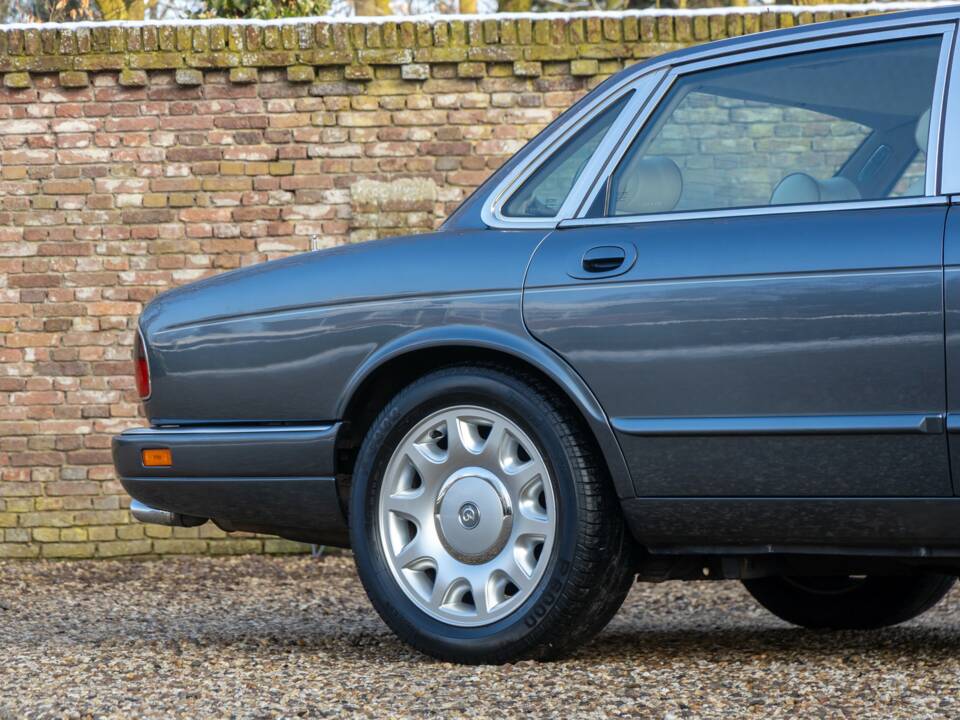 Image 29/50 of Jaguar XJ 6 4.0 Sovereign (1995)