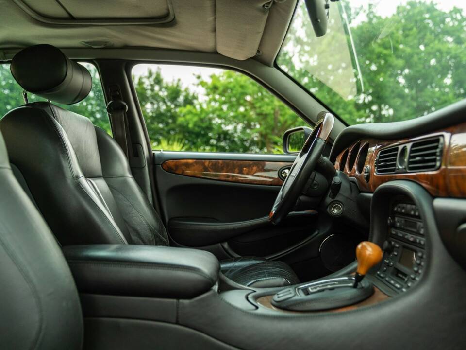 Bild 44/50 von Jaguar XJR 4.0 (2000)