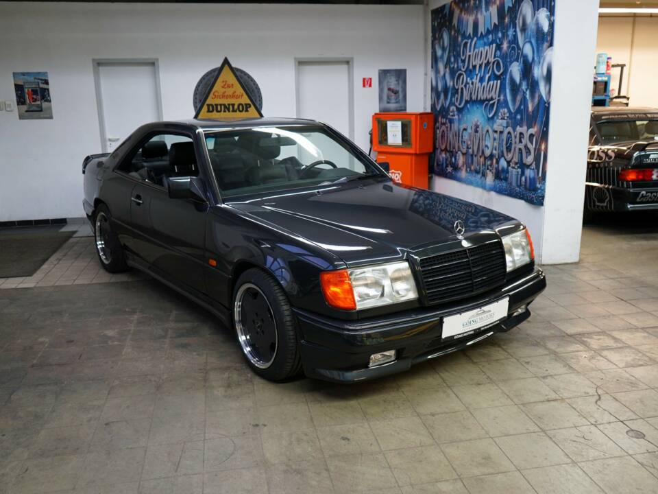 Afbeelding 2/35 van Mercedes-Benz 300 CE-24 (1992)