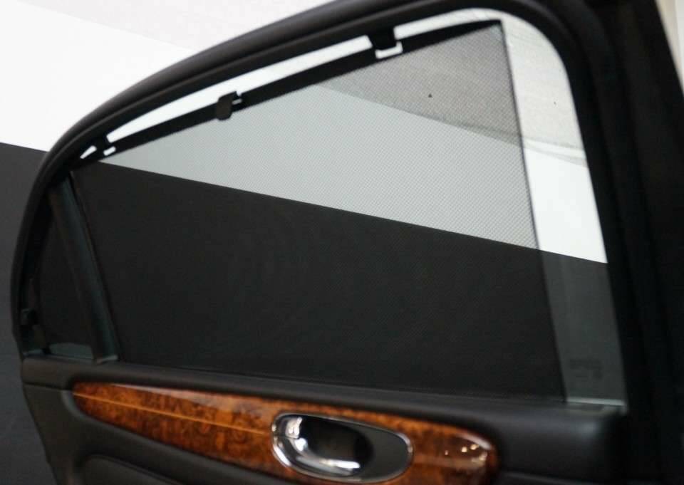 Image 17/50 of Jaguar XJ 8 4.2 (2007)