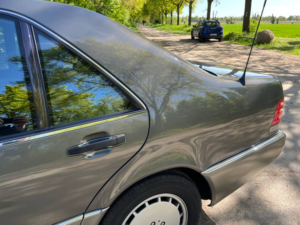Image 33/44 of Mercedes-Benz 400 SEL (1992)