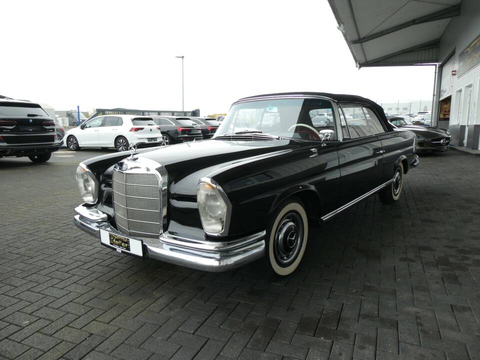 Imagen 3/26 de Mercedes-Benz 220 SE b (1963)