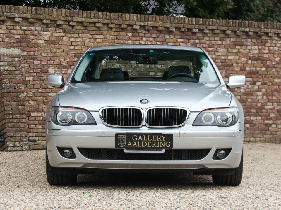 Immagine 12/50 di BMW 750i (2007)