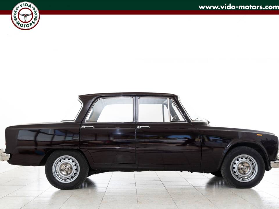 Image 2/15 of Alfa Romeo Giulia Super 1.3 (1972)