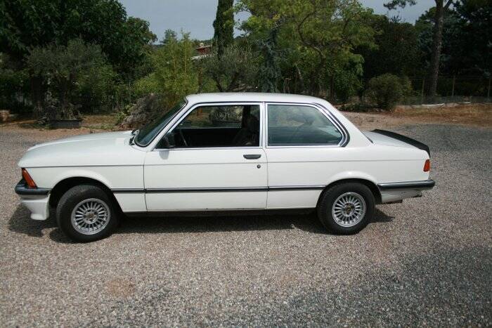 Image 5/7 of BMW 320 (1982)