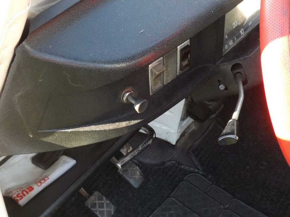 Image 31/44 of Renault R 4 F4 (1982)