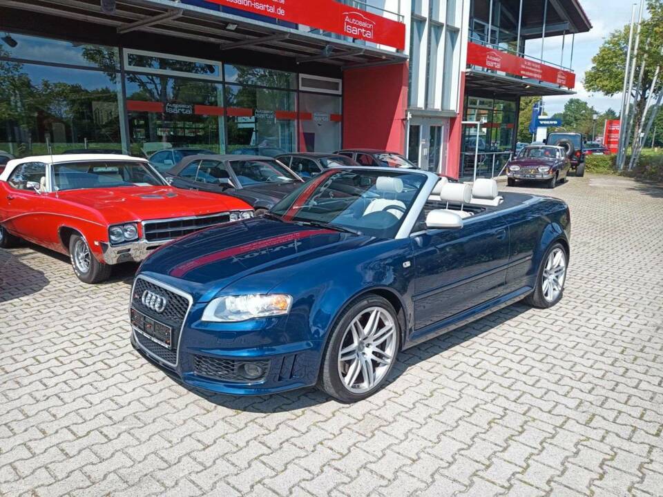 Immagine 2/19 di Audi RS4 Cabriolet (2008)