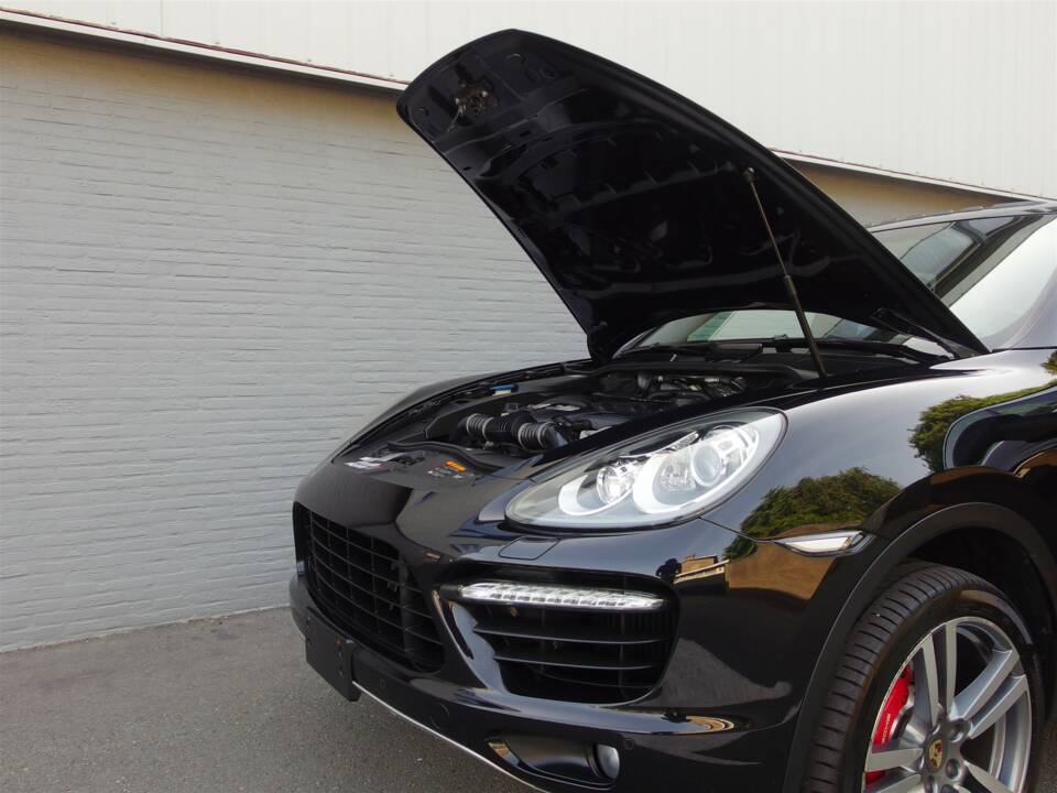 Bild 85/98 von Porsche Cayenne Turbo (2010)