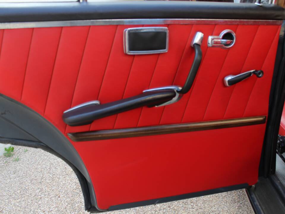 Image 7/18 of Mercedes-Benz 220 SE b (1961)