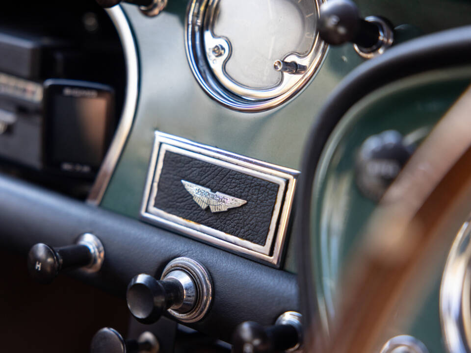 Image 18/50 of Aston Martin DB 2&#x2F;4 Mk III (1958)