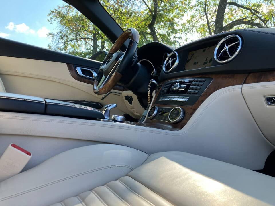 Bild 13/18 von Mercedes-Benz SL 500 (2012)