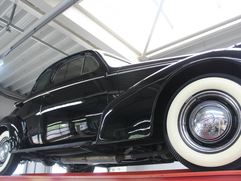 Image 8/50 of Oldsmobile F-Series Business Coupe (1938)