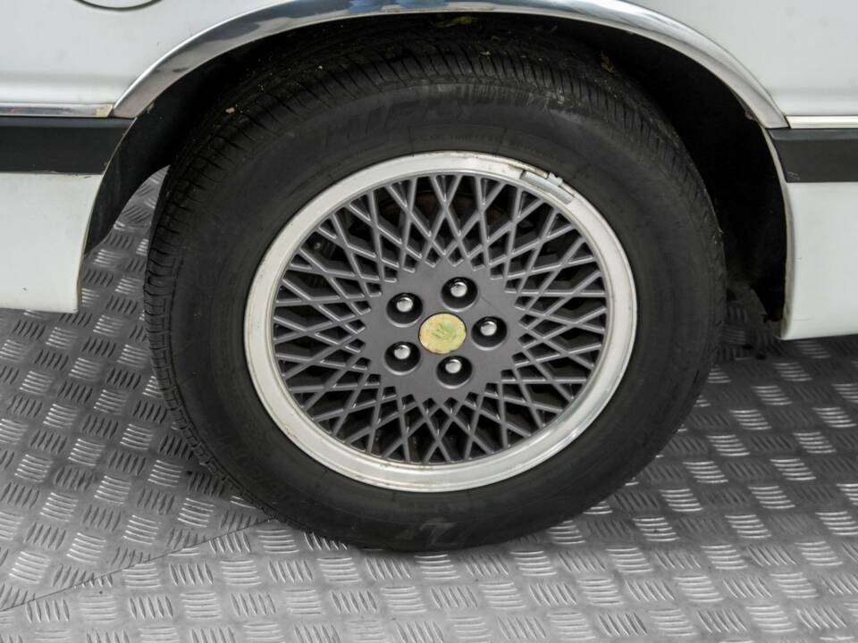 Bild 31/50 von Chrysler Le Baron 2.5 Turbo (1988)