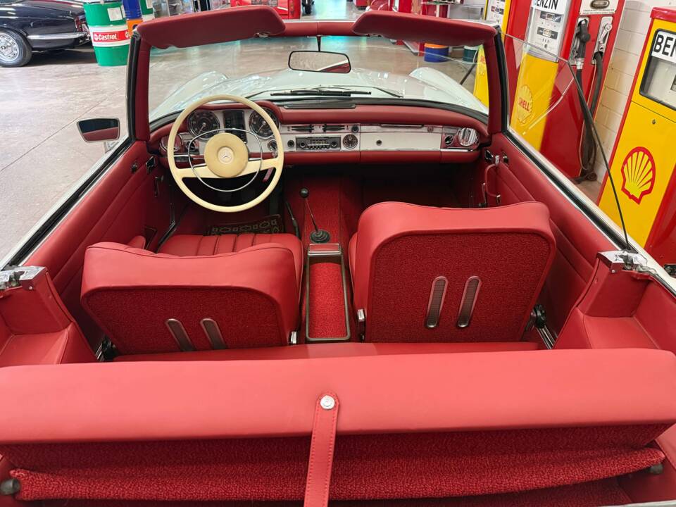 Image 18/22 of Mercedes-Benz 280 SL (1968)