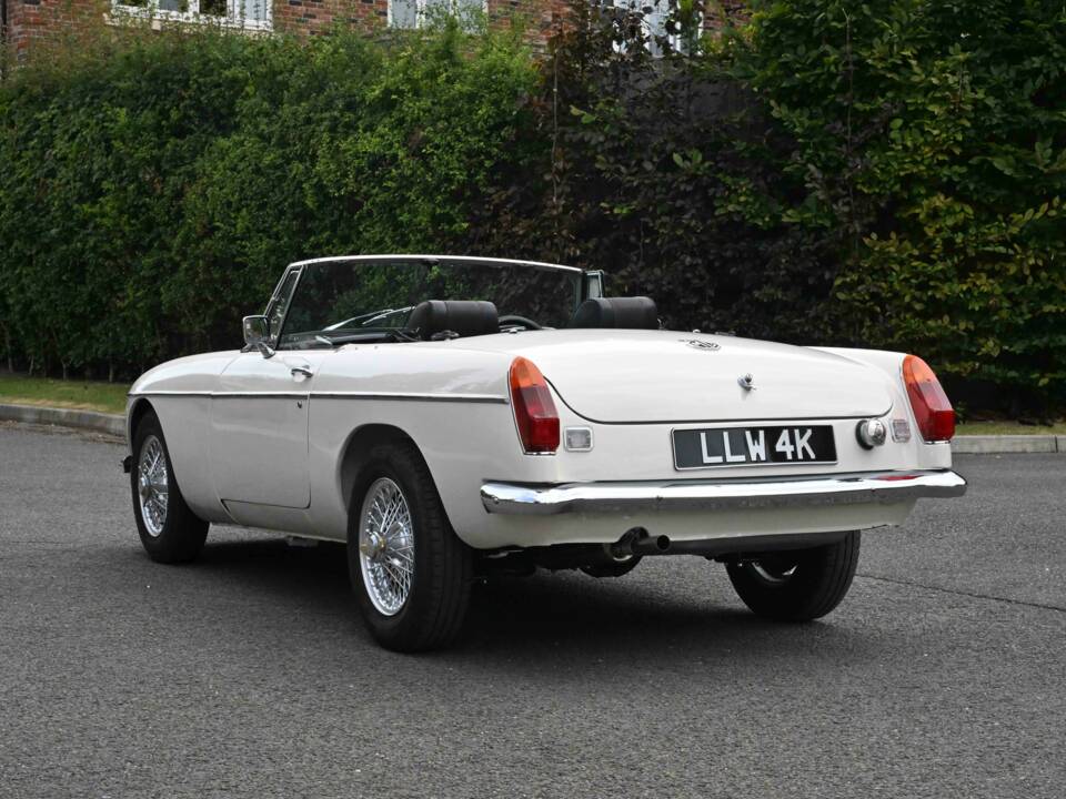 Image 3/50 of MG MGB (1972)
