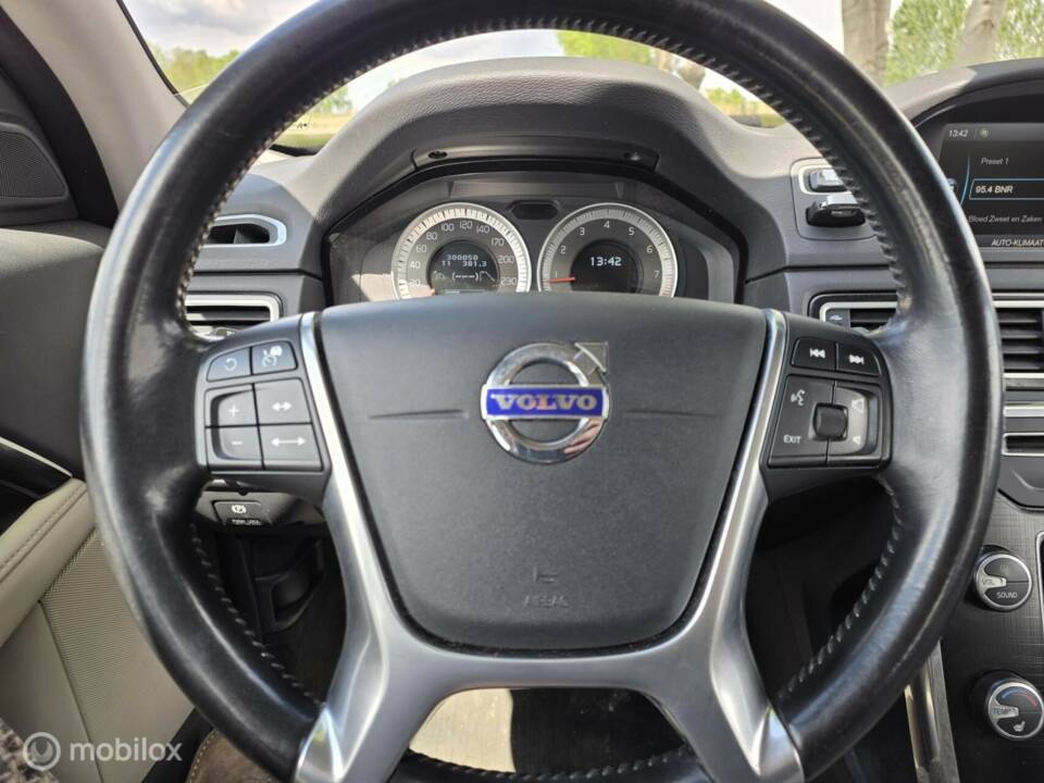 Image 28/44 of Volvo V 70 2.0 T5 (2012)