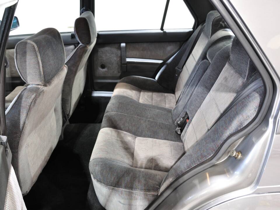 Bild 17/34 von Alfa Romeo 75 2.0 Twin Spark (1988)