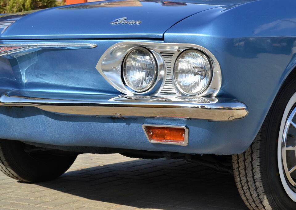 Image 6/8 of Chevrolet Corvair Monza Convertible (1965)