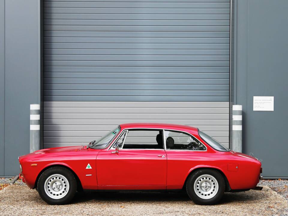 Immagine 24/48 di Alfa Romeo Giulia 1750 GT Am (1970)