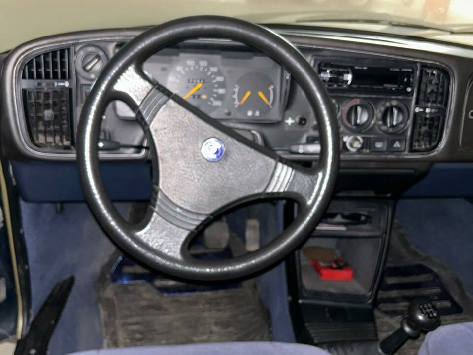 Image 32/50 of Saab 900 (1992)