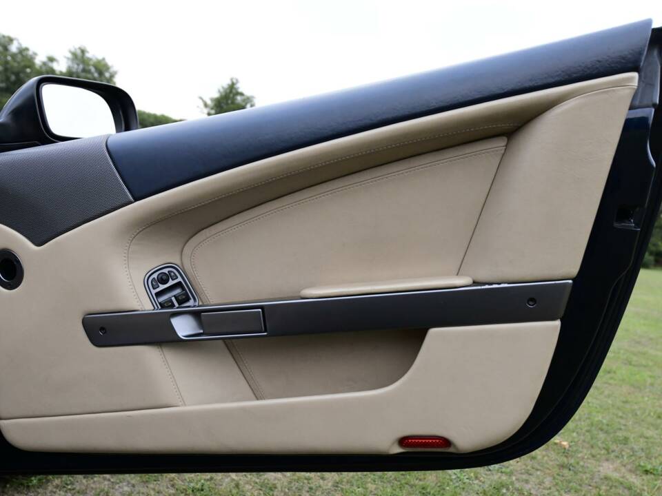 Image 40/50 of Aston Martin DB 9 Volante (2006)