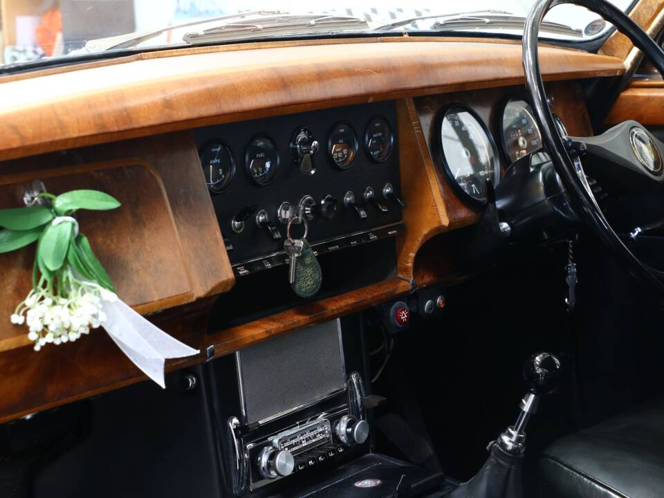 Immagine 26/36 di Jaguar 240 (1968)