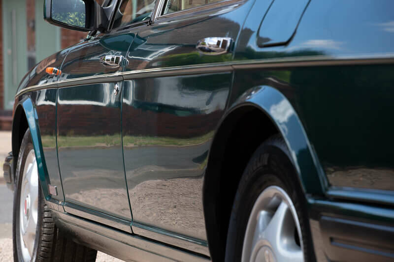 Image 36/50 of Bentley Turbo R lang (1996)