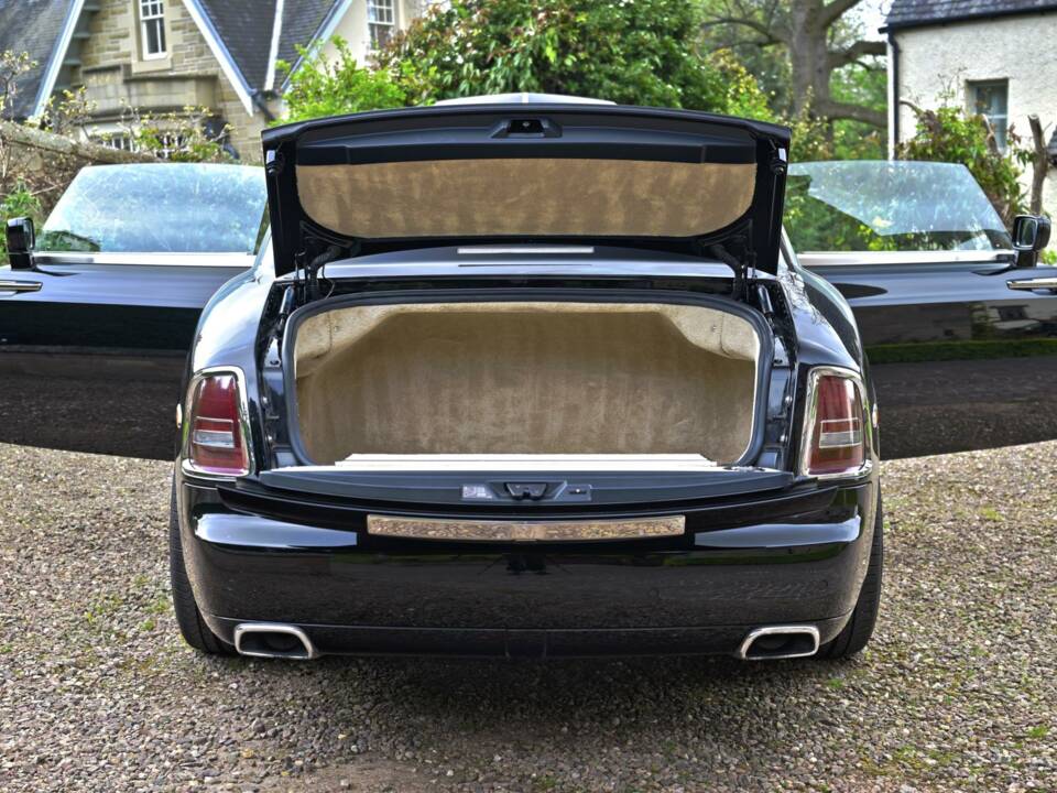 Immagine 15/50 di Rolls-Royce Phantom Coupé (2010)