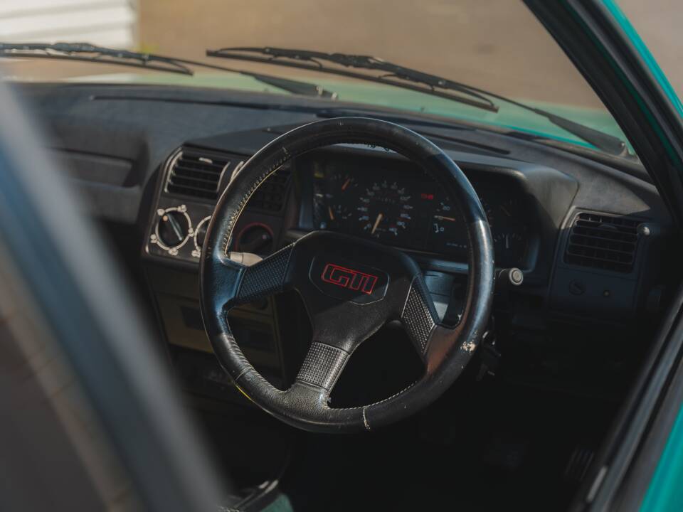 Bild 42/50 von Peugeot 205 GTi 1.9 (1991)