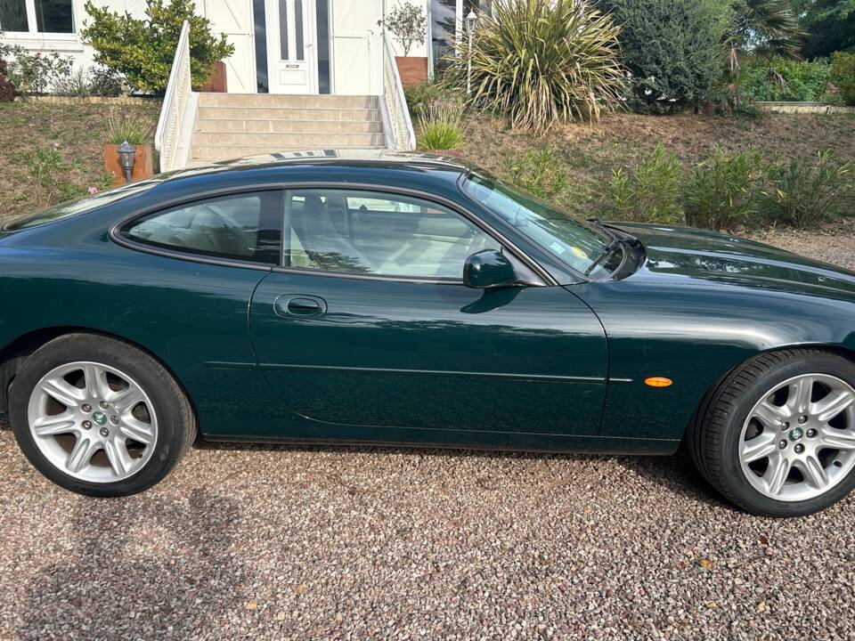 Image 3/18 of Jaguar XK8 4.0 (1998)