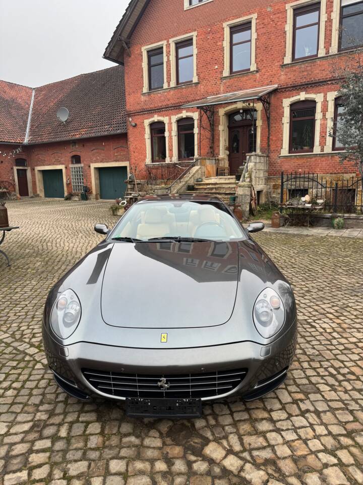 Afbeelding 44/74 van Ferrari 612 Scaglietti (2006)