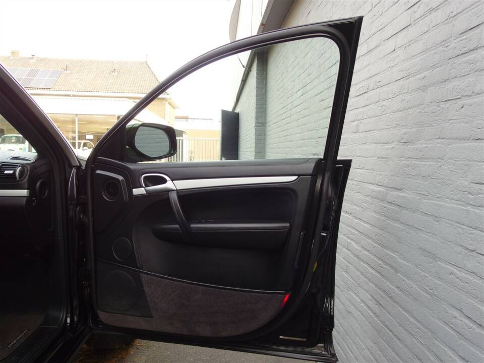 Image 57/99 of Porsche Cayenne Turbo (2007)