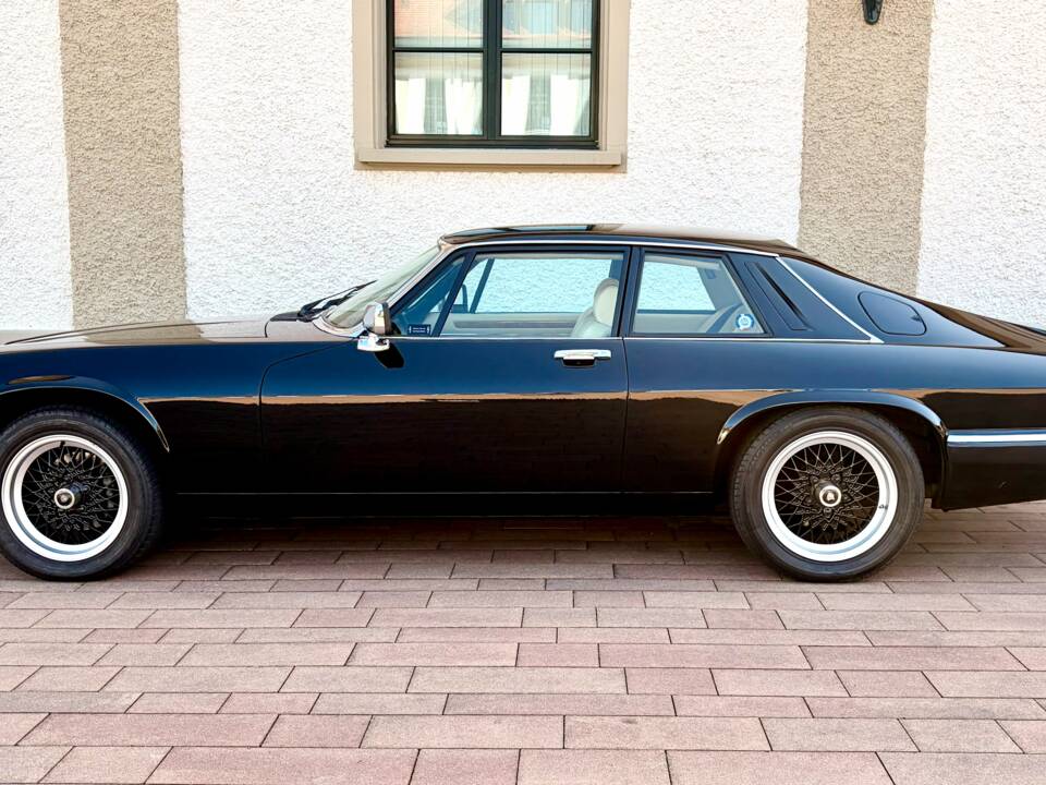 Image 2/17 of Jaguar XJS 5.3 V12 (1985)