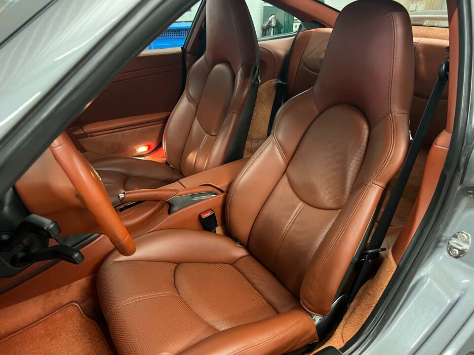 Image 7/17 of Porsche 911 Carrera (2005)