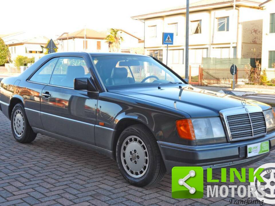 Bild 7/10 von Mercedes-Benz 300 CE (1990)