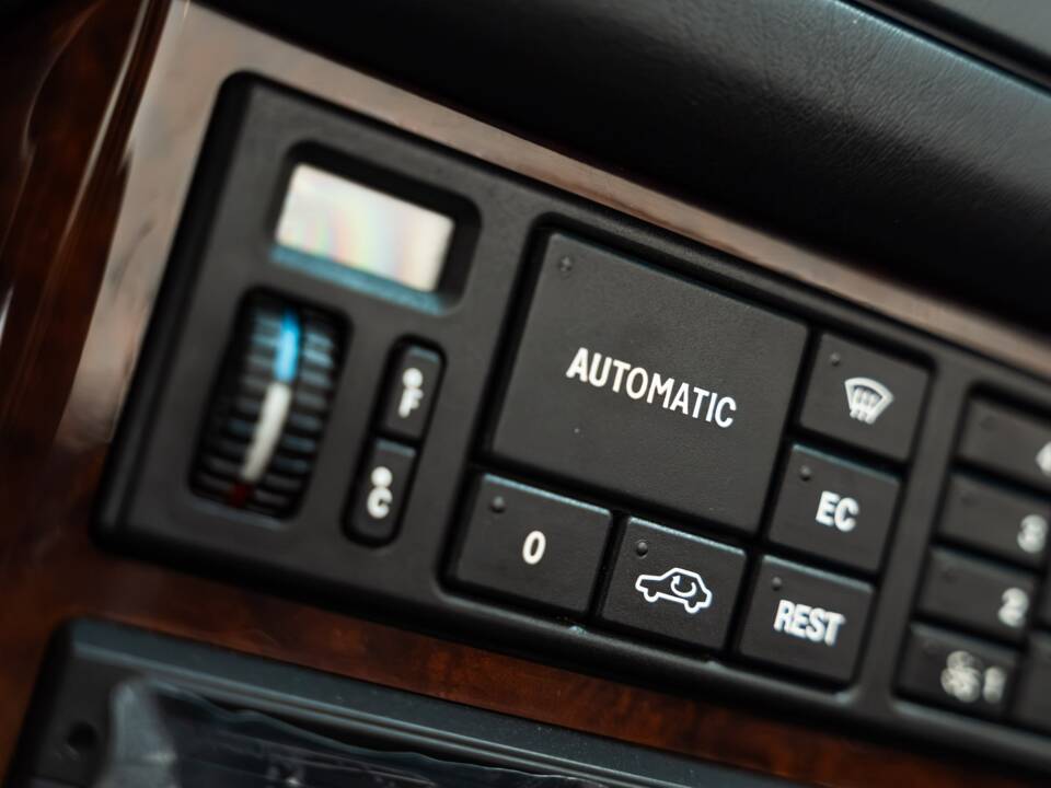 Image 15/37 of Mercedes-Benz SL 320 (1993)