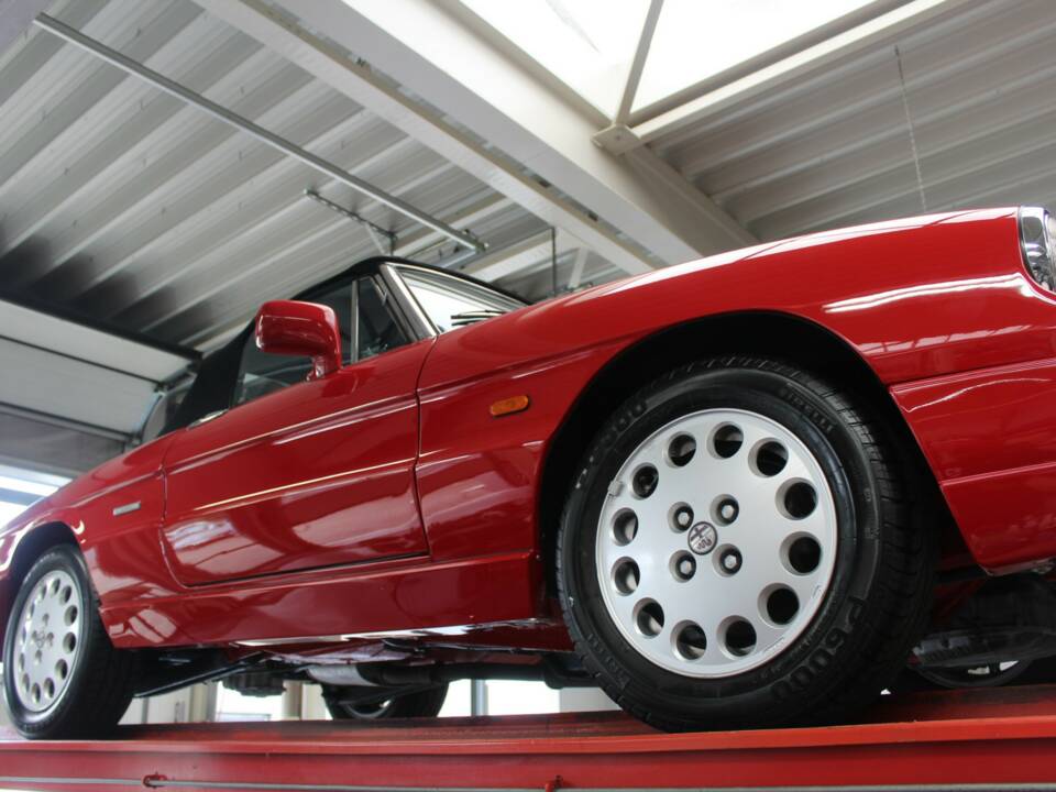 Immagine 11/50 di Alfa Romeo 2.0 Spider (1991)