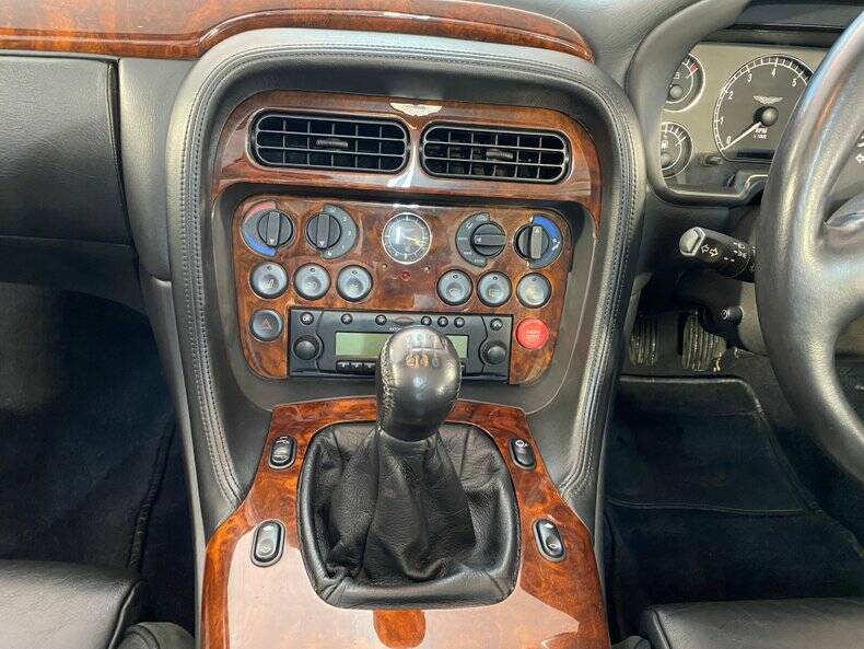 Image 15/50 of Aston Martin DB 7 Vantage Volante (2002)