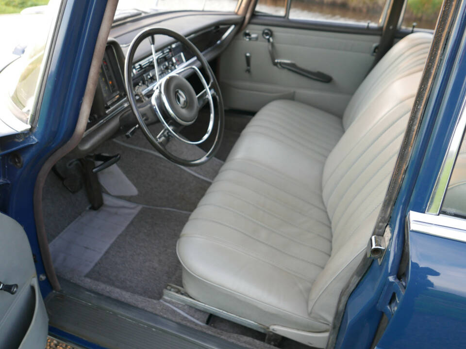 Image 38/39 of Mercedes-Benz 200 (1967)