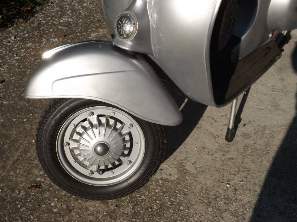 Image 8/43 of Piaggio Vespa 125 Primavera (1973)