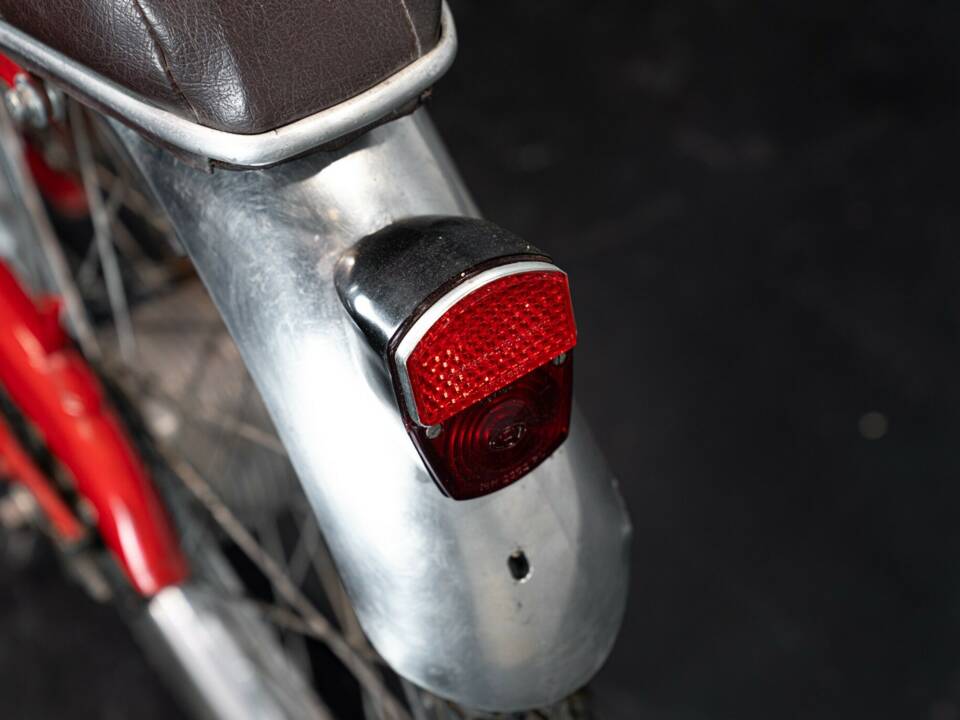 Image 15/31 of BM DUMMY (1963)