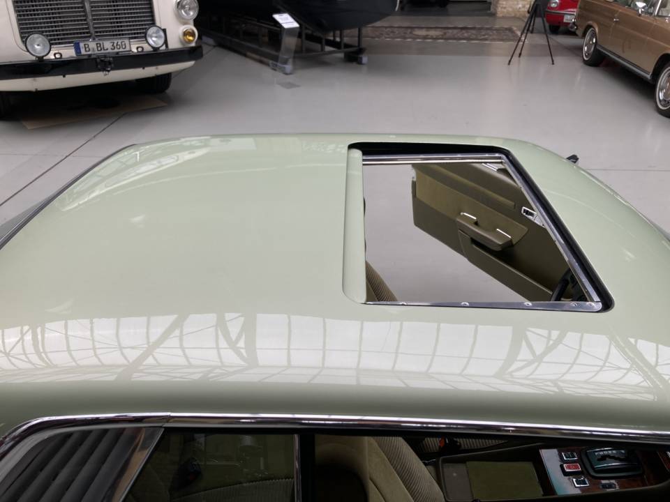 Image 14/25 of Mercedes-Benz 450 SLC 5,0 (1979)
