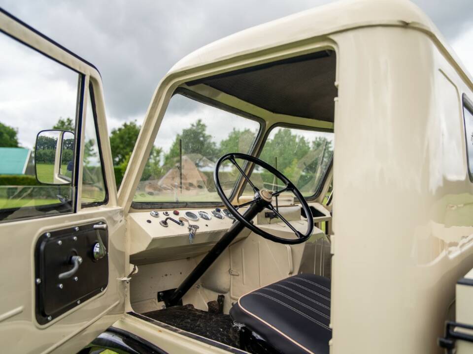 Image 13/15 of Mercedes-Benz Unimog 401 (1955)
