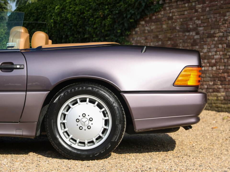 Image 31/50 of Mercedes-Benz 500 SL (1990)
